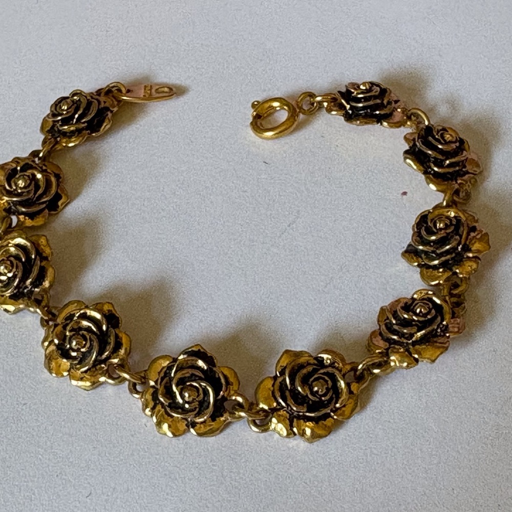 Elegant Gold Rose Bracelet